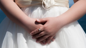 Ilustrasi anak mengenakan gaun pengantin | Ist