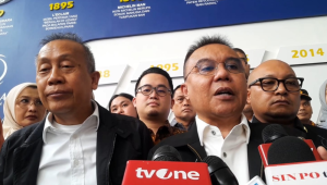 Wakil Ketua DPR RI Sufmi Dasco Ahmad bersama Wakil Ketua Komisi IX DPR RI Saan Mustofa di kawasan Industri Jababeka, Cikarang, Senin, 3/11/2025 | Novia Suhari/Forum Keadilan
