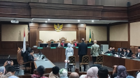 Eks Dirut ASDP Ira Puspadewi (kiri) saat menjalani sidang pembacaan vonis di Pengadilan Tipikor Jakarta, 20/11/2025 | Syahrul Baihaqi/Forum Keadilan
