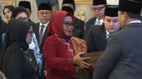 Proses penetapan Marsinah sebagai Pahlawan Nasional oleh Presiden Prabowo Subianto di Istana Kepresidenan, Jakarta pada Senin, 10/11/2025. | Dok YouTube Sekretariat Presiden