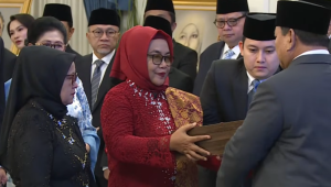 Proses penetapan Marsinah sebagai Pahlawan Nasional oleh Presiden Prabowo Subianto di Istana Kepresidenan, Jakarta pada Senin, 10/11/2025. | Dok YouTube Sekretariat Presiden