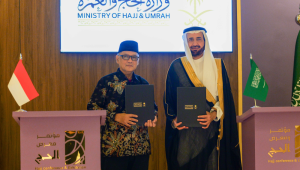 Menteri Haji dan Umrah RI, H. Mochamad Irfan Yusuf (Gus Irfan), dan Menteri Haji dan Umrah Arab Saudi, Tawfiq bin Fawzan Al-Rabiah menandatangani nota kesepahaman (MoU) dengan Kementerian Haji dan Umrah Kerajaan Arab Saudi terkait penyelenggaraan ibadah haji tahun 1447 H / 2026 M, pada pada Selasa 11/11/2025. | Dok Kementerian Haji dan Umrah RI