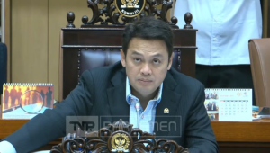 Wakil Ketua Komisi III DPR RI Fraksi PDI Perjuangan Dede Indra Permana dalam raker bersama dengan Wakil Menteri Hukum (Wamenkum) Eddy Hiariej, Senin, 24/11/2025 | YouTube TVR Parlemen