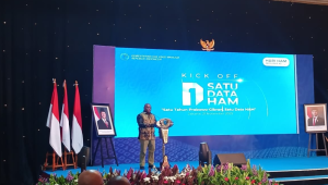 Menteri HAM Natalius Pigai saat memberikan sambutan di acara 'Kick Off Satu Data HAM' di Jakarta, Jumat, 21/11/2025 | Syahrul Baihaqi/Forum Keadilan