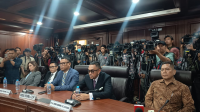 Kelima anggota DPR RI Non aktif (Nafa Urbach, Eko Patrio, Uya Kuya, Ahmad Sahroni, dan Adies Kadir) saat menjalani sidang etik MKD, di Kompleks Parlemen, Senayan, Jakarta, Rabu, 5/11/2025 | Novia Suhari/Forum Keadilan