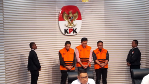 Tiga tersangka baru kasus suap pembangunan Rumah Sakit Umum Daerah (RSUD) Kolaka Timur, di Gedung KPK, Jakarta, Senin, 24/11/2025 | Muhammad Reza/Forum Keadilan
