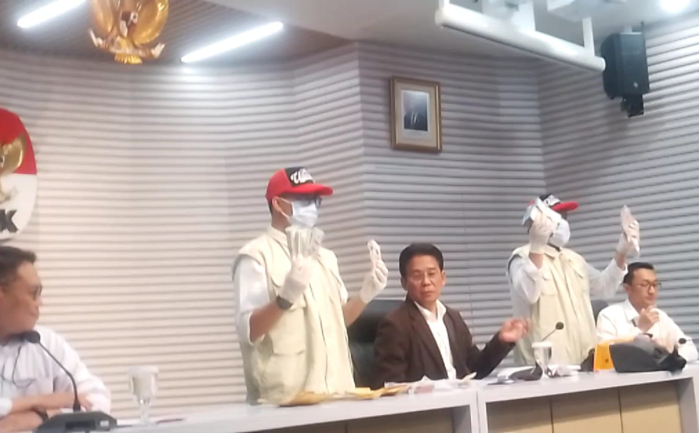 Sisa Uang Pemerasan Rp1,6 Miliar Disita KPK dari OTT Gubernur Riau