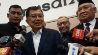 Wakil Presiden ke-10 dan 12 RI Jusuf Kalla (JK) di Kompleks Parlemen, Senayan, Jakarta, Senin,10/11/2025 | Novia Suhari/Forum Keadilan