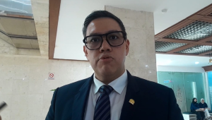 Wakil Ketua Komisi I DPR RI Fraksi Partai Golkar Dave Laksono di Kompleks Parlemen, Senayan, Jakarta, Senin, 10/11/2025 | Novia Suhari/Forum Keadilan