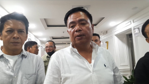 Ariel Noah (Kiri), Anggota Fraksi PDI Perjuangan DPR RI Lasarus (tengah), Judika (kanan), usai melakukan audiensi, di Komplek Parlemen, Senayan, Jakarta, Senin, 10/11/2025 | Novia Suhari/Forum Keadilan