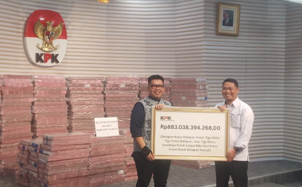 KPK Serahkan Rp883 Miliar Dana Rampasan Kasus Investasi Fiktif ke Taspen