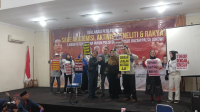 Roy Suryo, Rismon Sianipar, dan Dokter Tifa dalam Deklarasi Perlawanan di Gedung Joeang 45, Selasa, 11/11/2025 | Syahrul Baihaqi/Forum Keadilan