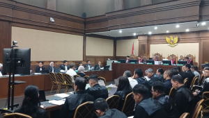 Eks Direktur Manajemen Risiko PT Pertamina International Shipping (PIS) Muhamad Resa (kiri) saat bersaksi di kasus korupsi Pertamina di Pengadilan Tipikor Jakarta, Selasa, 18/11/2025 | Syahrul Baihaqi/Forum Keadilan