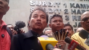 Mantan Menteri Pemuda dan Olahraga Roy Suryo di Polda Metro Jaya, Jakarta, Rabu, 13/11/2025 | Muhammad Reza/Forum Keadilan