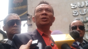 Rismon Sianipar di Polda Metro Jaya, Jakarta, Rabu, 13/11/2025 | Muhammad Reza/Forum Keadilan