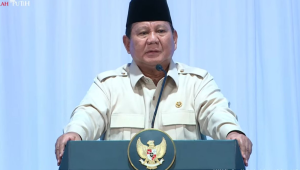 Presiden Prabowo Subianto saat peluncuran program penyediaan interactive flat panel (IFP) atau smartboard di SMPN 4 Bekasi, Jawa Barat, Senin, 17/11/2025 | YouTube Sekretariat Presiden
