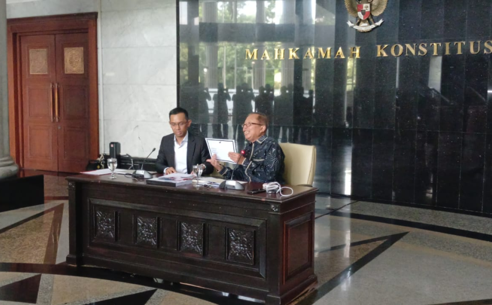 Bantah Tudingan Ijazah Palsu, Arsul Sani Tunjukkan Ijazah Asli