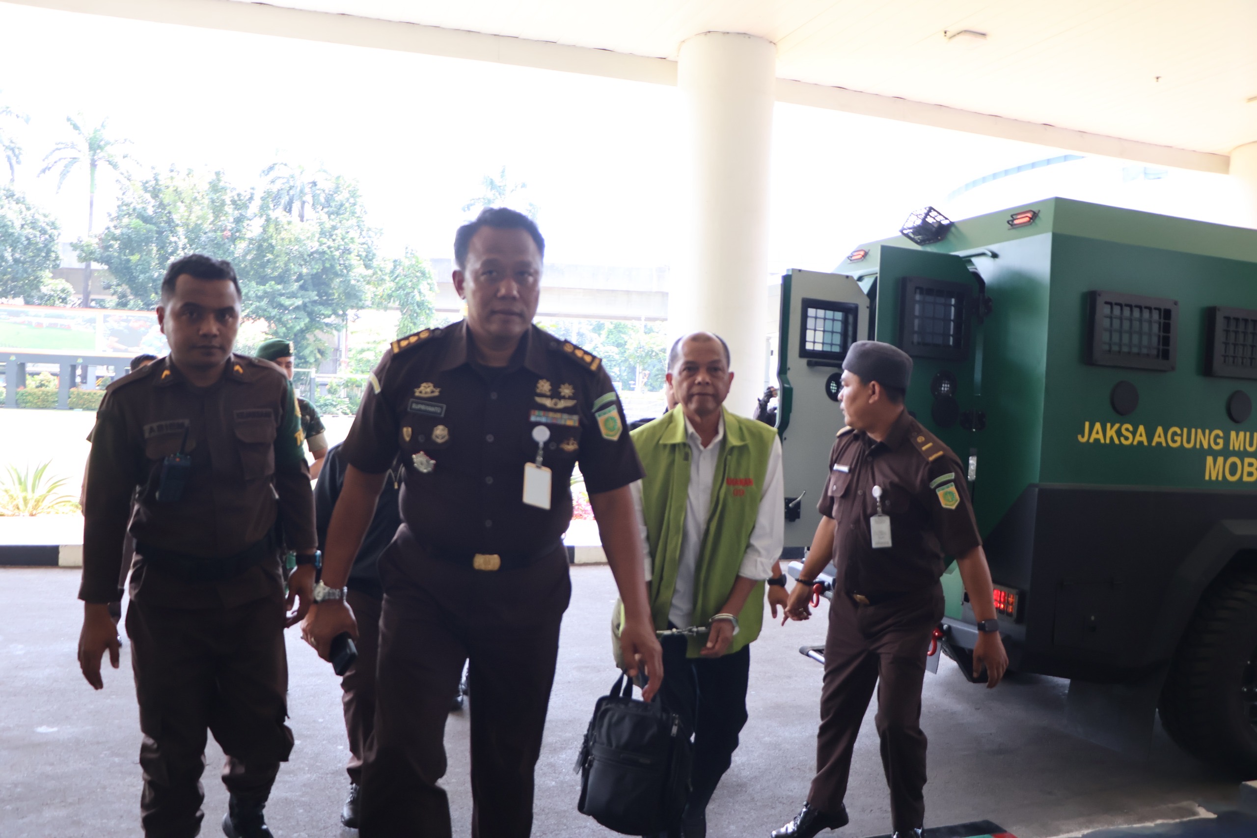 Kejagung Limpahkan 3 Tersangka Kasus Satelit Orbit Kemhan ke Oditur Militer