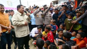 Presiden Prabowo Subianto mengunjungi Kabupaten Aceh Tamiang, Provinsi Aceh, meninjau posko pengungsian di wilayah terdampak bencana pada Jumat, 12 Desember 2025. | Dok BPMI Setpres/Muchlis Jr