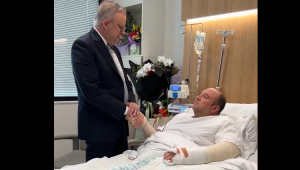 Perdana Menteri Australia Anthony Albanese menjenguk Ahmed Al Ahmed usai insiden penembakan di Pantai Bondi, Sydney | X @AlboMP