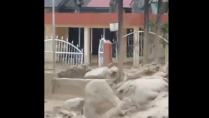 Banjir bandang kembali melanda Maninjau, Kecamatan Tanjung Raya, Kabupaten Agam, Sumatra Barat, pada perayaan Natal, Kamis, 25/12/2025 | X @zakiberkata