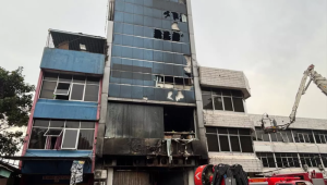 Gedung Terra Drone yang terbakar Selasa, 9/12/2025 | Ist