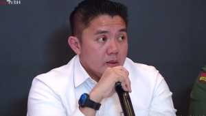 Sekretaris Kabinet (Seskab) Teddy Indra Wijaya di Lanud Halim Perdana Kusuma, Jakarta, Senin, 29/12/2025 | YouTube Sekretariat Kabinet