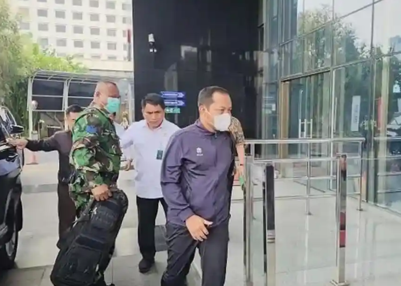 Sempat Kabur Saat OTT, Kasi Datun Kejari HSU Diantar Kejagung ke KPK dan Bantah Tabrak Petugas