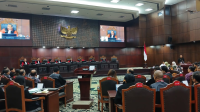 Suasana sidang putusan pengujian Undang-Undang Nomor 28 Tahun 2014 tentang Hak Cipta (UU Hak Cipta) yang dimohonkan oleh 29 musisi tanah air di Gedung MK Jakarta, Rabu, 17/12/2025 | Syahrul Baihaqi/Forum Keadilan