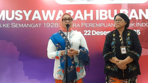 Menteri Pemberdayaan Perempuan dan Perlindungan Anak (MenPPPA) Arifatul Choiri Fauzi, di Kompleks Parlemen, Senayan, Jakarta, Senin, 22/12/2025 | Novia Suhari/Forum Keadilan