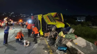 Salah satu armada Perusahaan Otobus (PO) Cahaya Trans mengalami kecelakaan maut di ruas tol simpang susun Krapyak, Semarang, Jawa Tengah pada Senin, 22/12/2025 dini hari | Ist