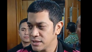 Anak Muhammad Riza Chalid sekaligus Beneficial owner PT Navigator Khatulistiwa, Muhammad Kerry Adrianto Riza, usai persidangan di Pengadilan Tipikor Jakarta, Selasa, 2/12/2025. | Syahrul Baihaqi/ Forum keadilan