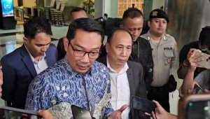 Mantan Gubernur Jawa Barat Ridwan Kamil di Gedung Merah Putih KPK, Jakarta Selatan, Selasa, 2/12/2025. | Muhammad Reza/ Forum Keadilan