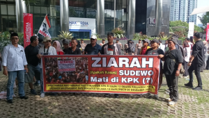 Warga Pati Datangi Gedung KPK, Jakarta, Senin, 8/12/2025. | Ist