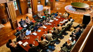 Presiden Prabowo Subianto rapat bersama para Menteri di kediaman pribadinya, Hambalang, Jawa Barat, Minggu, 14/12/2025.| BPMI Setpres/Laily Rachev