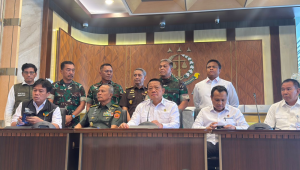 Ketua Satgas PKH sekaligus Jaksa Agung Muda bidang Tindak Pidana Khusus (Jampidsus) Kejaksaan Agung, Febrie Adriansyah dalam konferensi pers di Gedung Kejagung, Senin, 15/12/2025. | Syahrul Baihaqi/ Forum Keadilan