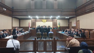 Tiga terdakwa kasus korupsi Chromebook di Pengadilan Tipikor Jakarta, Selasa, 16/12/2025 | Syahrul Baihaqi/Forum Keadilan