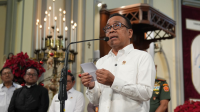 Menteri Koordinator Bidang Pembangunan Manusia dan Kebudayaan (Menko PMK), Pratikno, saat Misa Malam Natal di Gereja Katedral dan Gereja Immanuel, Jakarta Pusat, pada Rabu, 24/12/2025. | Dok Kemenko PMK
