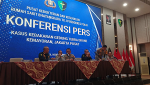 Konpers pengumuman korban teridentifikasi kebakaran Terra Drone di Rumah Sakit Polri, Kramat Jati, Jakarta, Rabu, 10/12/2025 | Syahrul Baihaqi/Forum Keadilan