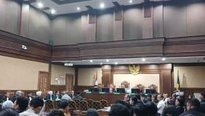 Saksi sidang Pertamina saat mengucapkan sumpah di Pengadilan Tipikor Jakarta, Selasa, 23/12/2025 | Syahrul Baihaqi/Forum Keadilan