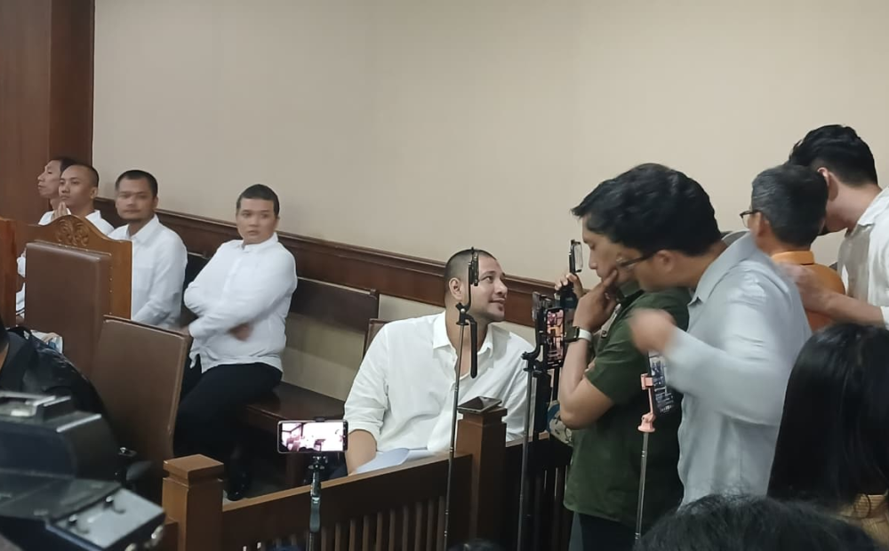 Ammar Zoni Ditegur Hakim karena Ngobrol dengan Adik di Ruang Sidang