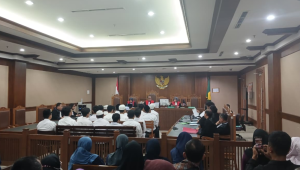Para Terdakwa di kasus demonstrasi Agustus di Pengadilan Negeri Jakarta Pusat, Senin, 1/12/2025 | Syahrul Baihaqi/Forum Keadilan