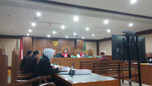 Eks Dirjen Kemenkeu Isa Rachmatarwata saat mendengar tuntutan jaksa di Pengadilan Tipikor Jakarta, Jumat, 19/12/2025 | Syahrul Baihaqi/Forum Keadilan
