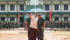 Menteri Pertahanan (Menhan) Sjafrie Sjamsoeddin (tengah) | Dok. Kementerian Pertahanan (Kemhan)