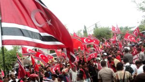 Gerakan Aceh Merdeka (GAM) mengibarkan bendera GAM | Ist