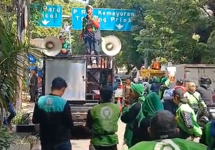 Ojol Gelar Demo Dukung Nadiem Makarim di Kasus Korupsi Chromebook
