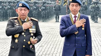 Kapolri Jenderal Listyo Sigit Prabowo (kiri) bersama Presiden ke-7 RI Joko Widodo (Jokowi) (kanan) | Ist