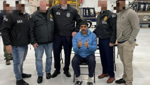 Presiden Venezuela Nicolas Maduro dalam tahanan setelah turun dari pesawat di Pangkalan Garda Nasional Udara Stewart di New York | X @Complex