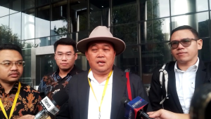 Ketua Masyarakat Anti Korupsi Indonesia (MAKI) Boyamin Saiman di Gedung Merah Putih KPK, Jakarta, Senin, 12/1/2026 | Muhammad Reza/Forum Keadilan