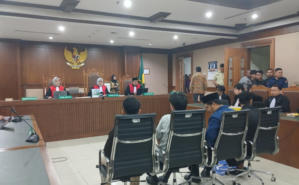 Penolakan Penangguhan Penahanan Delpedro Cs Picu Keributan di Ruang Sidang